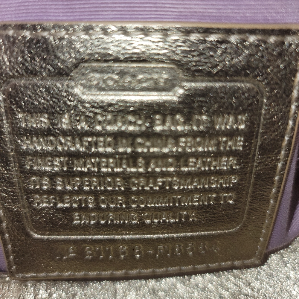 Handbag - Picture 7 of 9